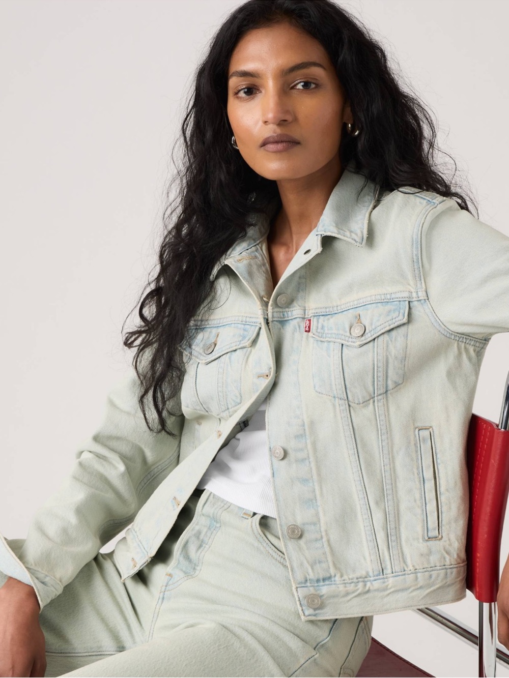 LEVI’S Bleached Denim Trucker Jacket Embroidered Sleeves Y XL Fits S Small Adult